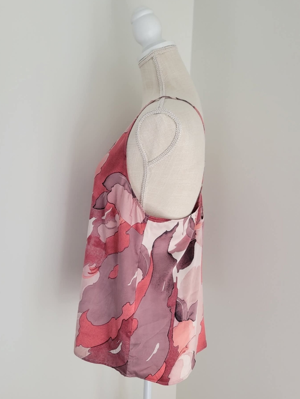 NWOT Pattern Tank - Picture 2 of 8
